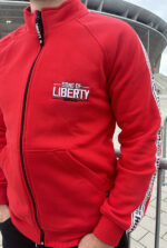 SONS OF LIBERTY '24 cipzras pulóver (piros)